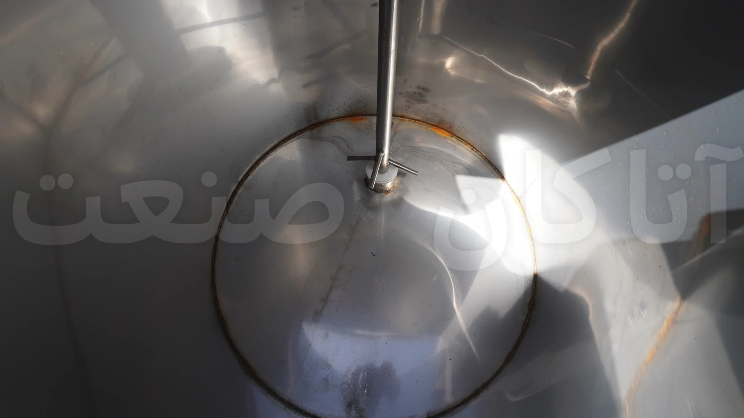 داخل مخزن کره گیر